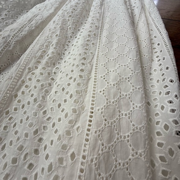 EUC ZARA WHITE OPENWORK EMBROIDERED DRESS - Sz medium - Picture 10 of 10